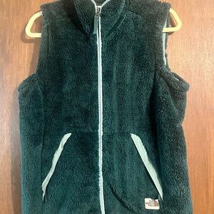 New, never worn The North Face vest. Fleece, teal green. Excellent condition